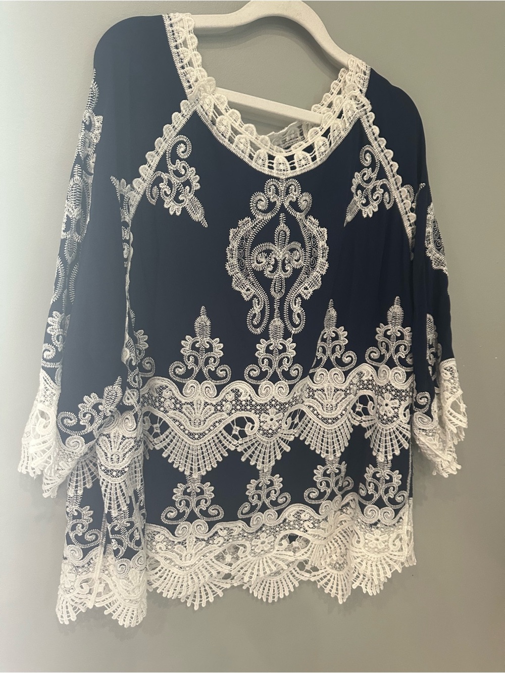 Lace Trim V-Neck Navy Top with White Embroidery Size - Picture 5 of 6